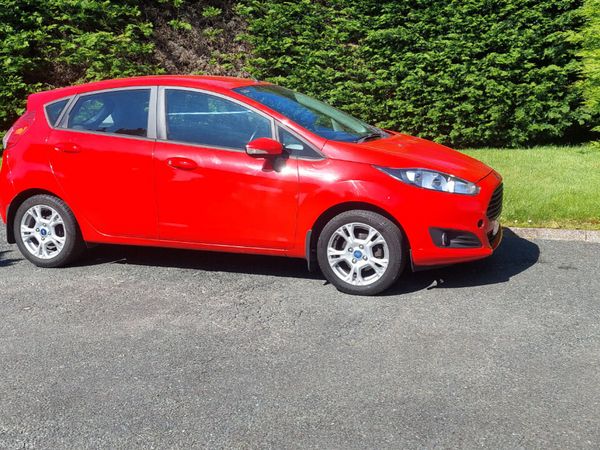 Ford Fiesta Hatchback, Petrol, 2013, Red