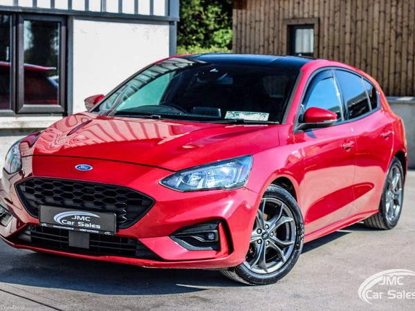 Ford Focus Hatchback, Diesel, 2021, Red