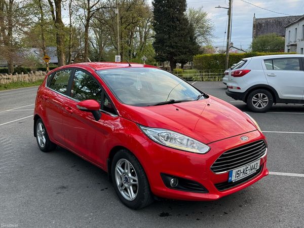 Ford Fiesta Hatchback, Petrol, 2015, Red
