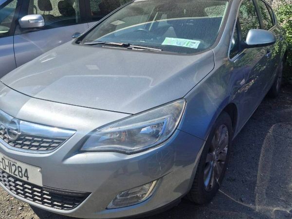 Opel Astra Hatchback, Diesel, 2011, Silver