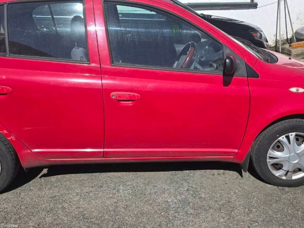 Toyota Yaris Hatchback, Petrol, 2001, Red