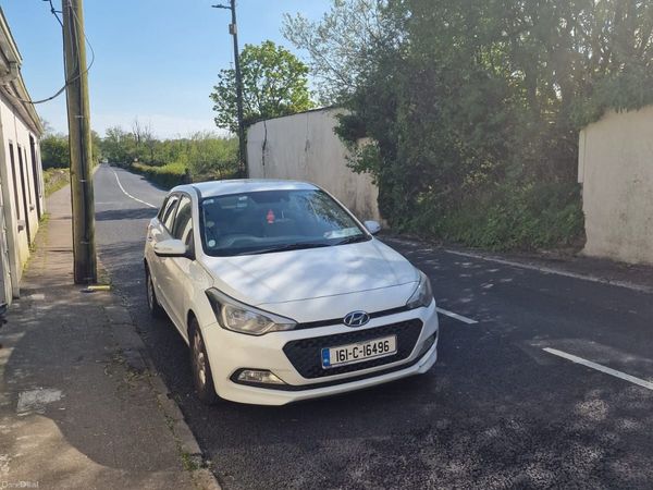 Hyundai i20 Hatchback, Petrol, 2016, White