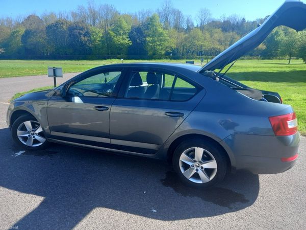 Skoda Octavia Saloon, Diesel, 2014, Grey