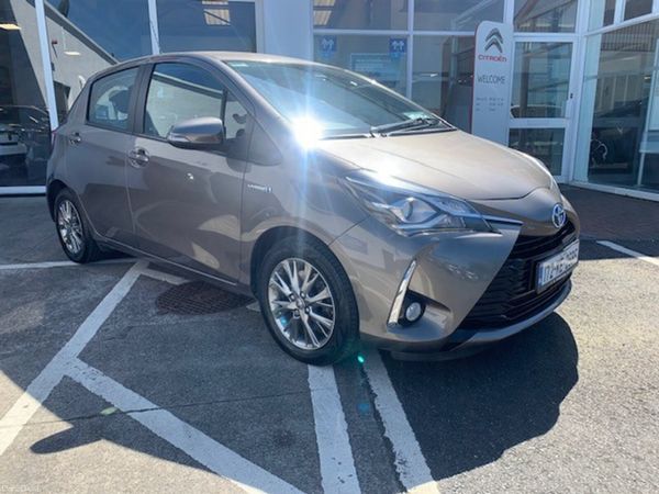 Toyota Yaris Hatchback, Petrol Hybrid, 2017, Bronze