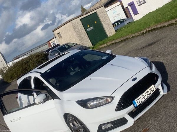 Ford Focus Hatchback, Diesel, 2017, White
