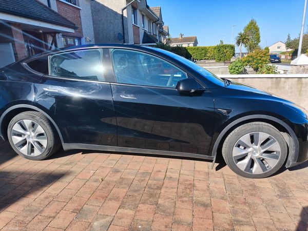 Tesla Model Y Saloon, Electric, 2023, Black