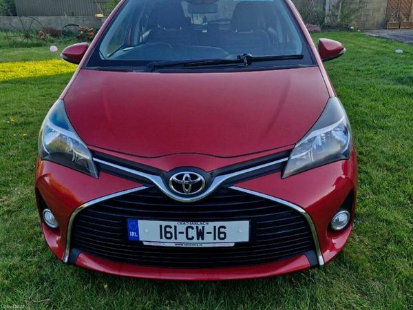 Toyota Yaris Hatchback, Petrol, 2016, Red