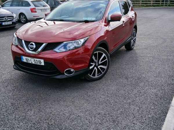 Nissan Qashqai Hatchback, Diesel, 2016, Red