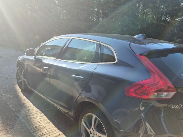 Volvo V40 Hatchback, Diesel, 2018, Blue
