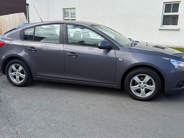 Chevrolet Cruze Hatchback, Petrol, 2012, Grey