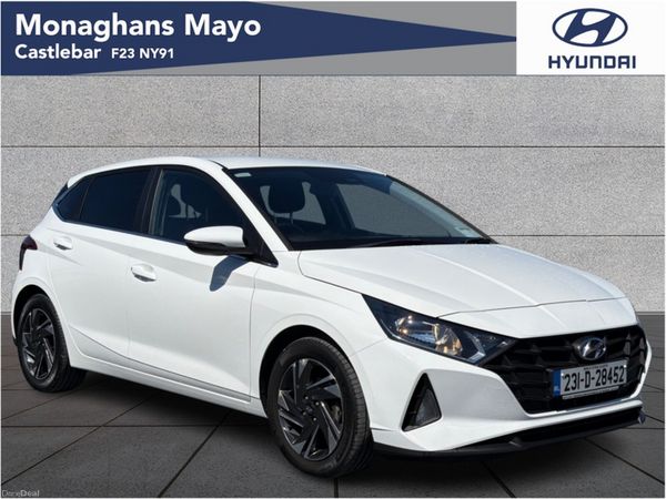 Hyundai i20 Hatchback, Petrol, 2023, White