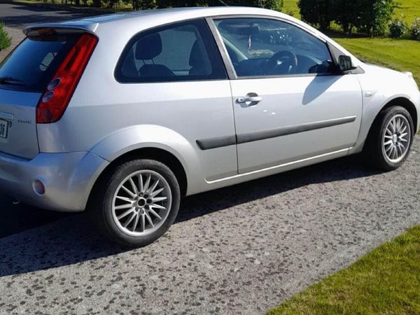 Ford Fiesta Hatchback, Petrol, 2007, Silver