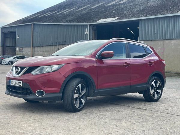 Nissan Qashqai Hatchback, Diesel, 2016, Red