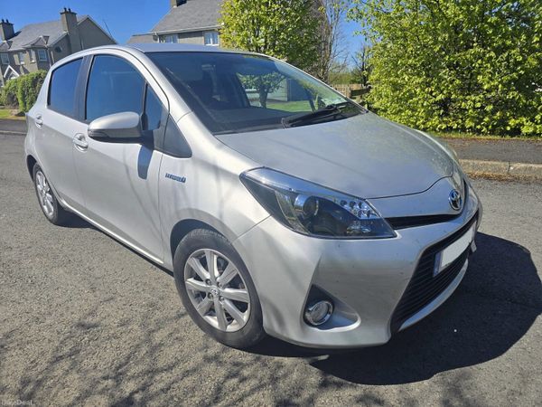 Toyota Yaris Hatchback, Petrol Hybrid, 2013, Silver