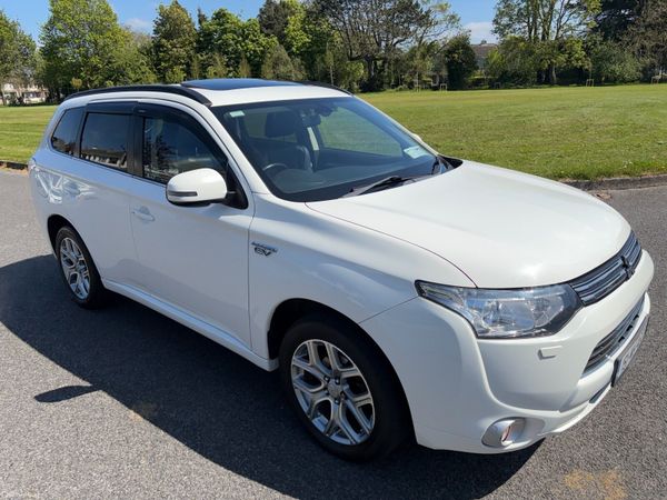 Mitsubishi Outlander SUV, Petrol Plug-in Hybrid, 2015, White
