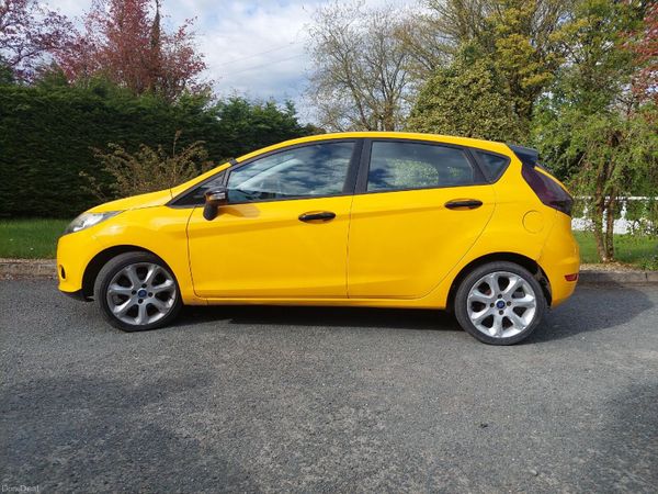 Ford Fiesta Hatchback, Diesel, 2009, Yellow