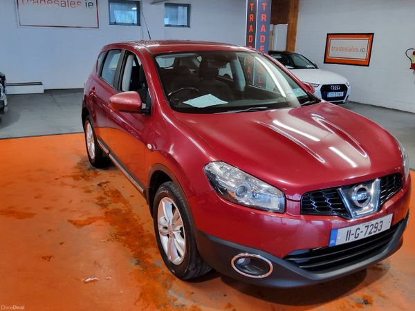 Nissan Qashqai Hatchback, Diesel, 2011, Red