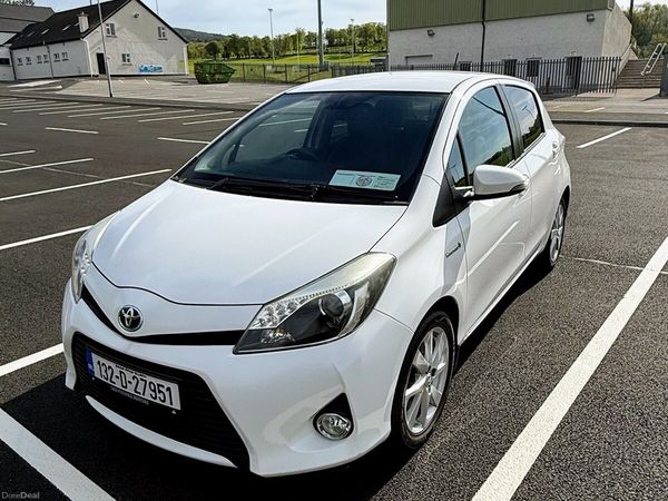 Toyota Yaris Hatchback, Petrol Hybrid, 2013, White
