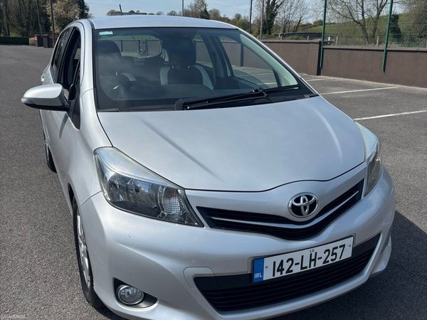 Toyota Yaris Hatchback, Petrol, 2014, Silver