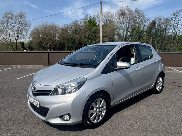 Toyota Yaris Hatchback, Petrol, 2014, Silver