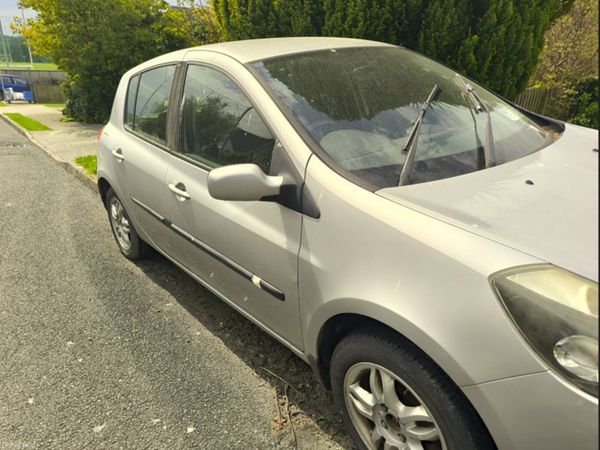 Renault Clio Hatchback, Petrol, 2006, Silver