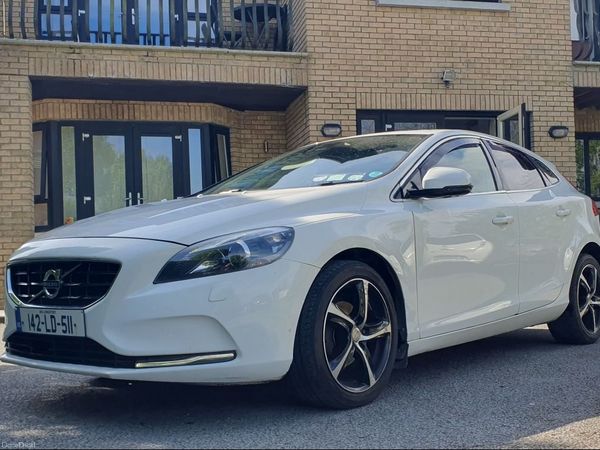 Volvo V40 Hatchback, Diesel, 2014, White