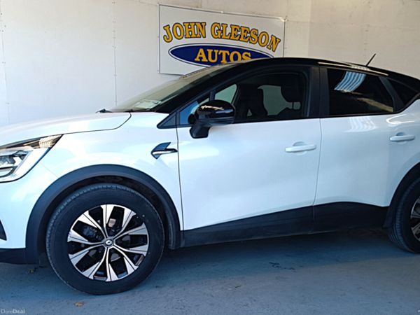 Renault Captur Hatchback, Petrol, 2022, White