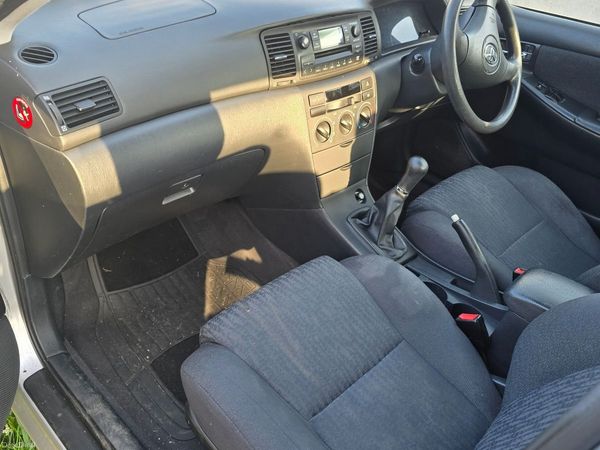 Toyota Corolla Saloon, Petrol, 2004, Silver