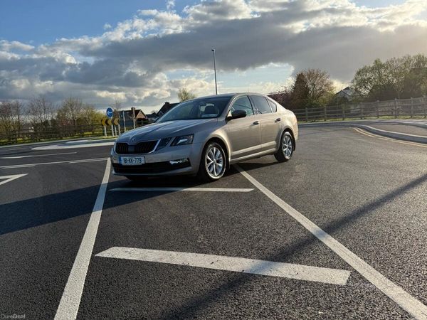 Skoda Octavia Saloon, Diesel, 2018, Grey