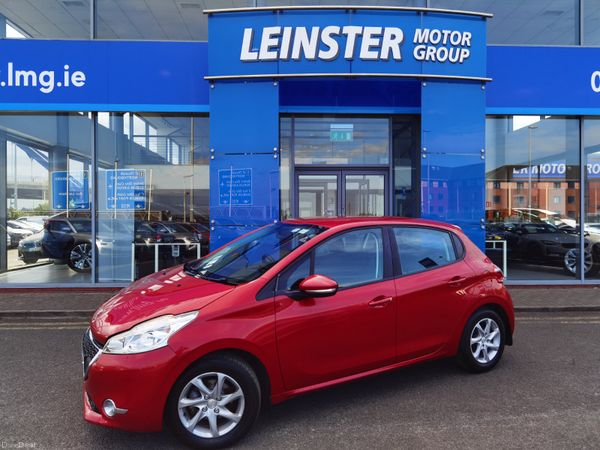 Peugeot 208 Hatchback, Petrol, 2015, Red