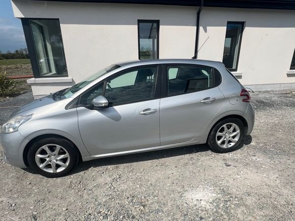 Peugeot 208 Hatchback, Diesel, 2013, Grey