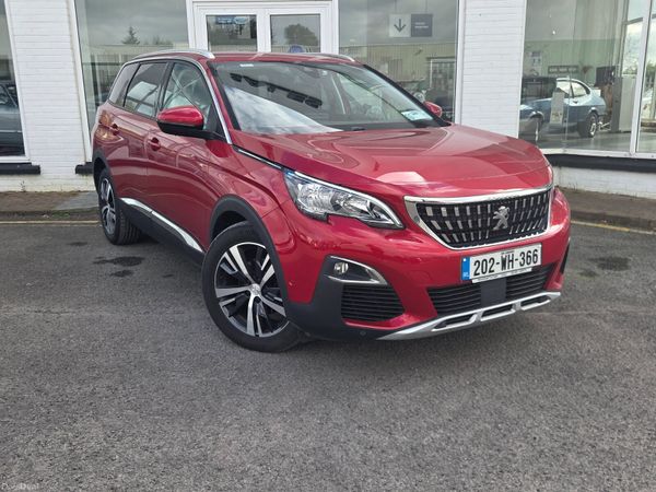 Peugeot 5008 MPV, Diesel, 2020, Red