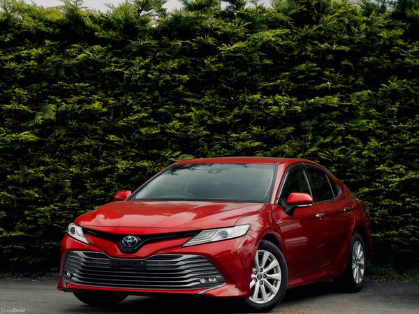 Toyota Camry Saloon, Petrol Hybrid, 2017, Red