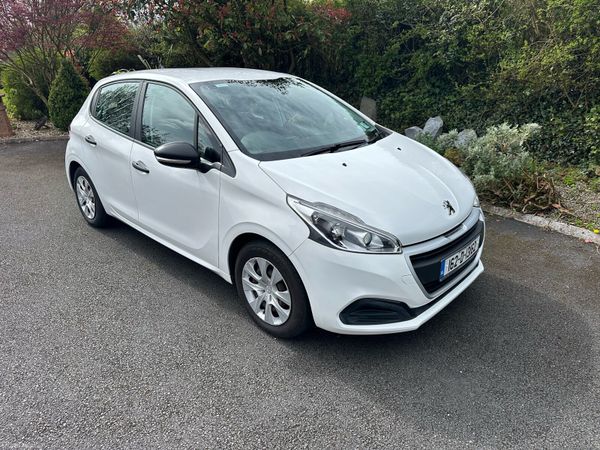 Peugeot 208 Hatchback, Petrol, 2016, White