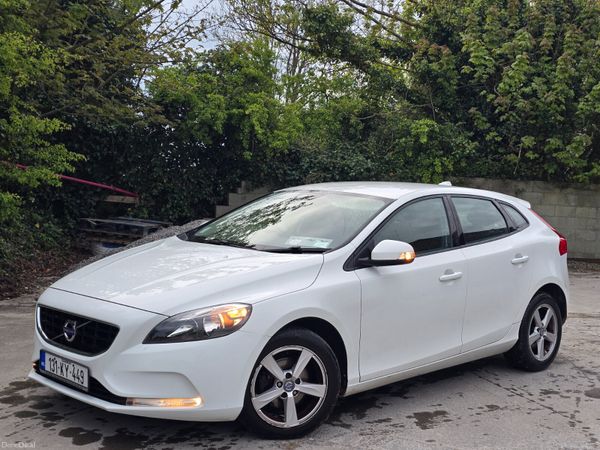 Volvo V40 Hatchback, Diesel, 2013, White
