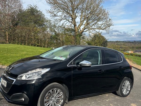 Peugeot 208 Hatchback, Petrol, 2017, Black