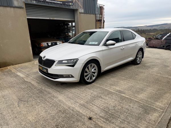 Skoda Superb Hatchback, Diesel, 2017, White