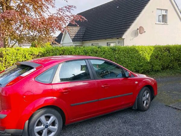 Ford Focus Hatchback, Petrol, 2006, Red