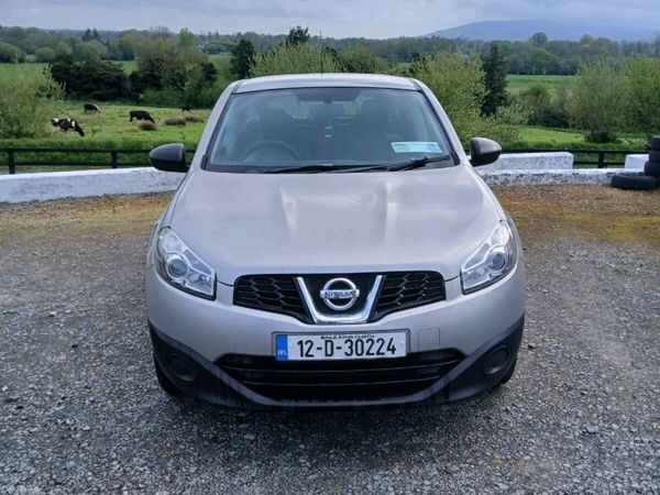 Nissan Qashqai Hatchback, Diesel, 2012, Silver
