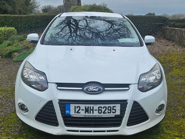 Ford Focus Hatchback, Petrol, 2012, White