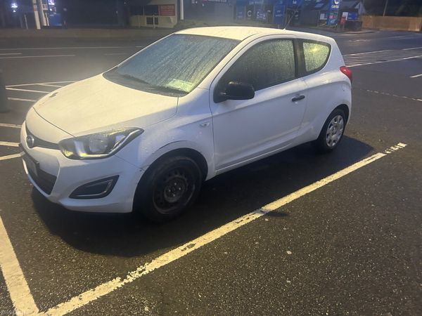 Hyundai i20 Hatchback, Petrol, 2013, White