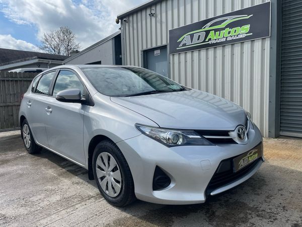 Toyota Auris Hatchback, Diesel, 2013, Silver