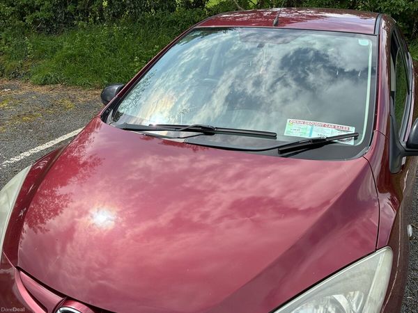Mazda Mazda2 Hatchback, Petrol, 2011, Red