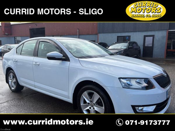 Skoda Octavia Hatchback, Diesel, 2016, White