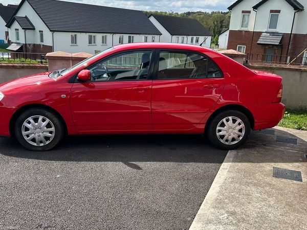 Toyota Corolla Saloon, Petrol, 2005, Red