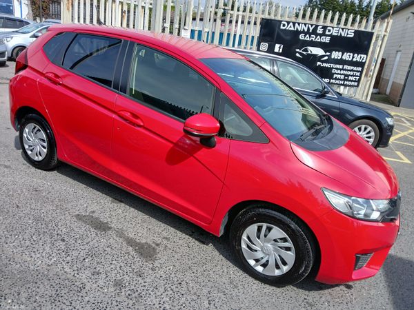 Honda Fit Hatchback, Petrol, 2015, Red