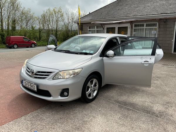 Toyota Corolla Saloon, Petrol, 2013, Silver