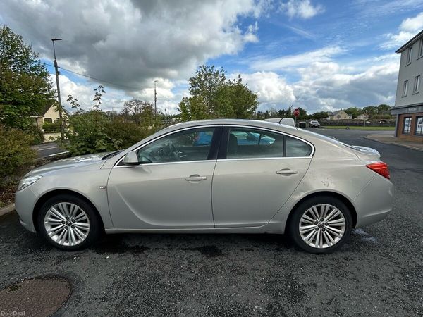 Opel Insignia Hatchback, Diesel, 2011, Gold