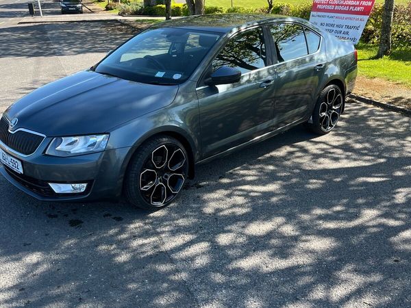 Skoda Octavia Saloon, Diesel, 2016, Grey