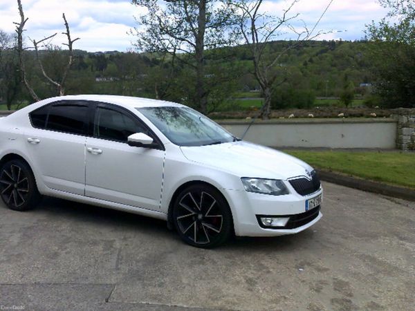 Skoda Octavia Saloon, Diesel, 2017, White